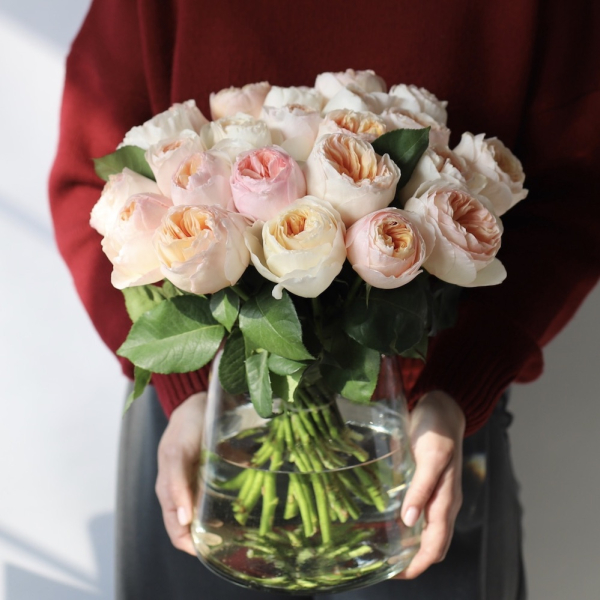 Garden Roses in a vase - 23 розы