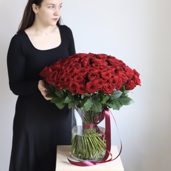 Roses in a vase - 101 роза