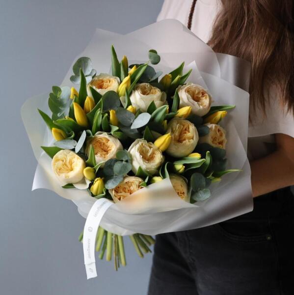Garden Roses with Tulips - Размер S