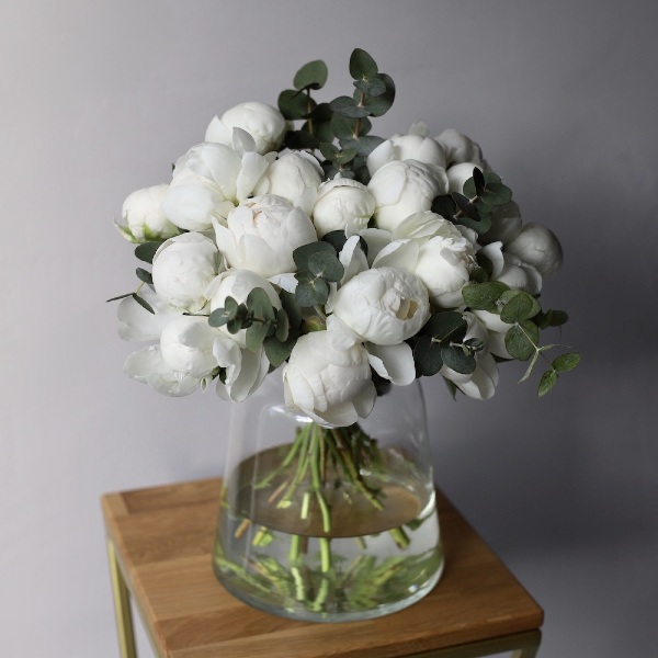 Gentle peonies in a vase - 15 пионов