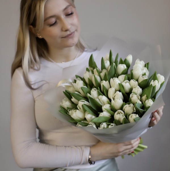 White Tulips - 49 тюльпанов