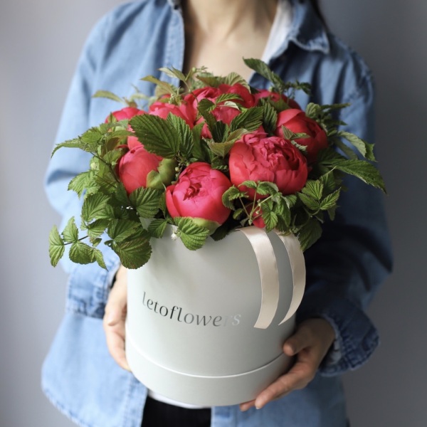 Coral Peonies in a hatbox - Размер S