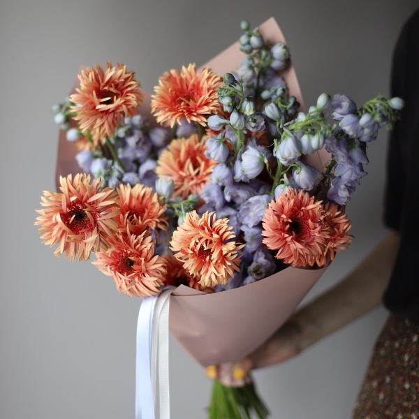 Delphinium with Gerberas - Размер S 