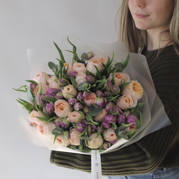 Garden Roses with Tulips - Размер M