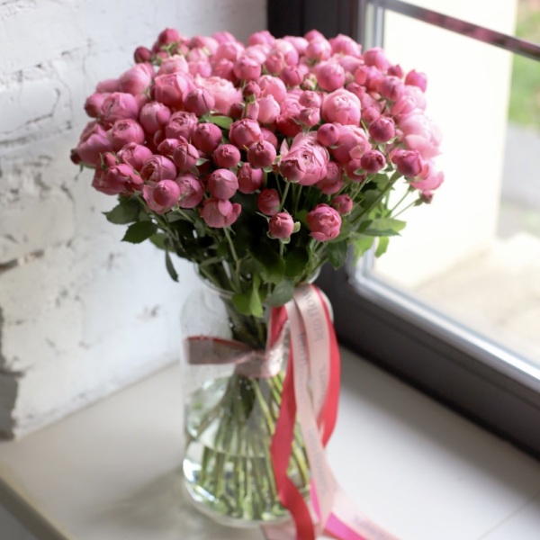 Spray Roses in a vase - 29 роз