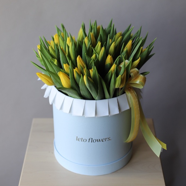 Tulips in a hat box - Размер M