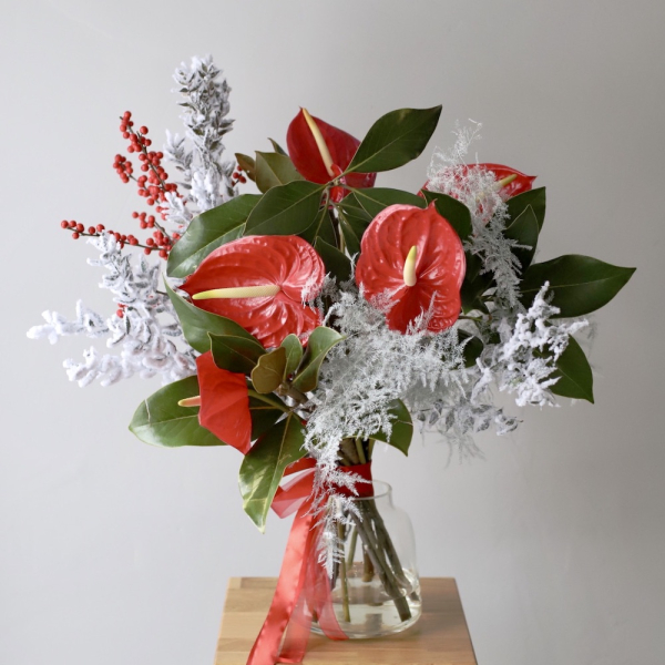 Winter bouquet "Sugar cranberry" - Размер M в вазе