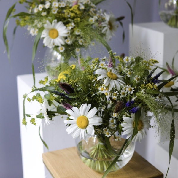 Field bouquet in a vase - Размер M
