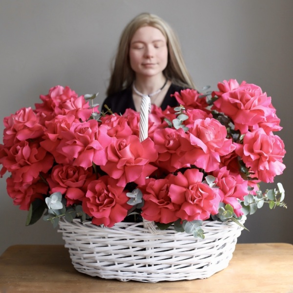 Basket of roses "Raspberry sherbet" - Размер L