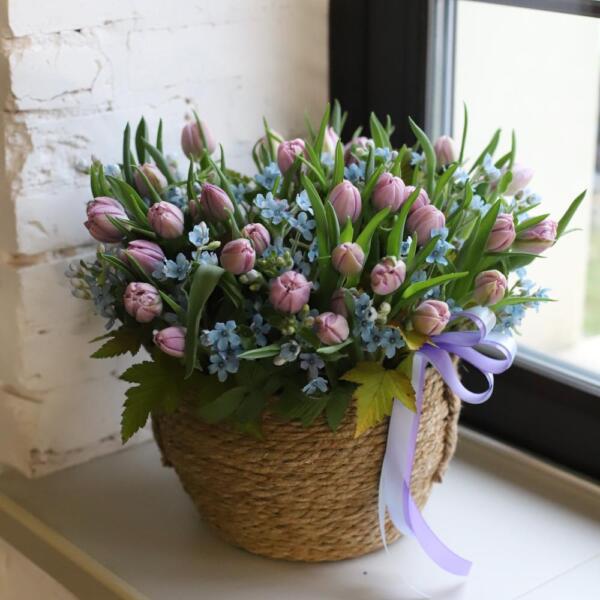 Basket with Tulips and Oxypetalum - Размер M