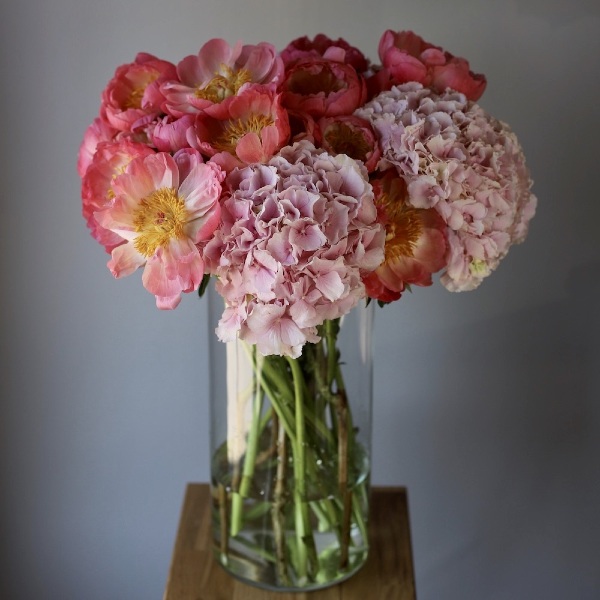 Hydrangea with Peony in a vase - Размер M