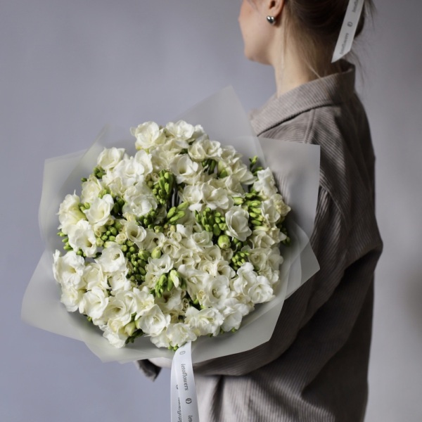 White Freesia White Freesia - 49 фрезий