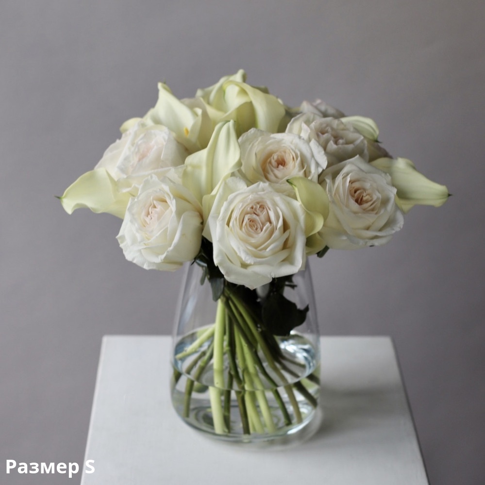 Garden Roses with Calla Lilies in a vase Garden Roses with Calla Lilies in a vase - Размер S