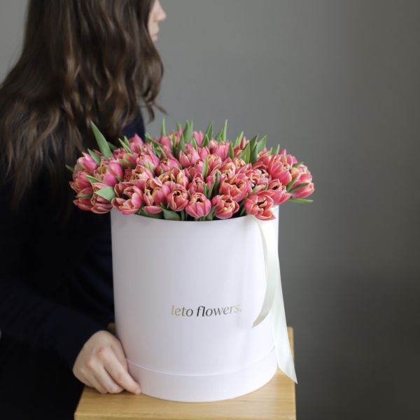 Tulips in a hat box - Размер L