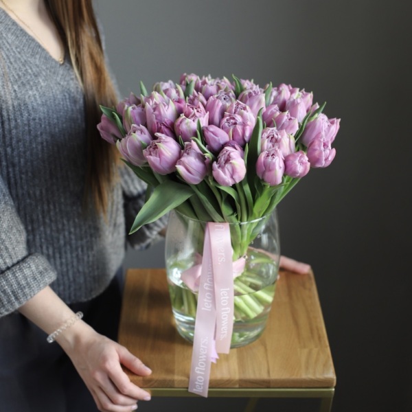 Tulips in a vase -  49 тюльпанов 