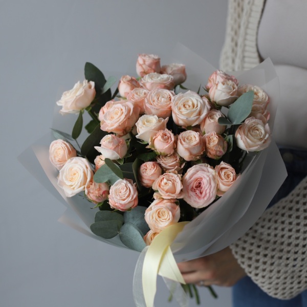 Bombastic spray rose - 9 кустовых роз