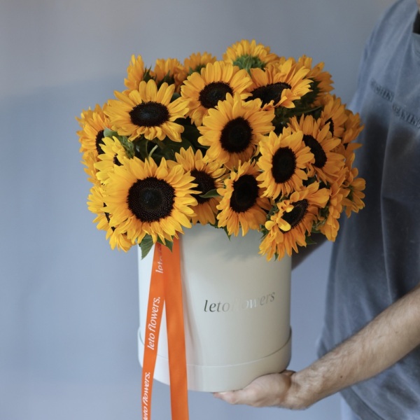 Sunflowers in a hat box - Размер L