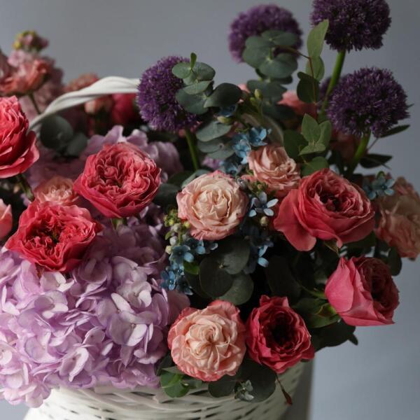 Signature basket-surprise, bright