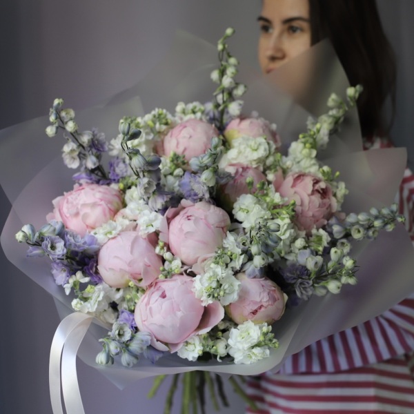 Peony with Delphinium and Stock -  Размер S 