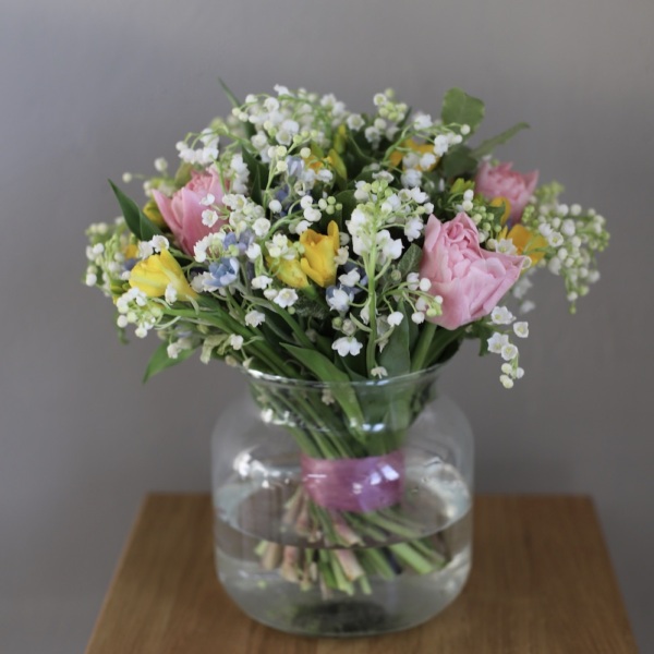 Lilies of the Valley with spring flowers in a vase - Размер L