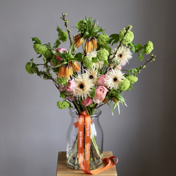 Spring bouquet in a vase - Размер M