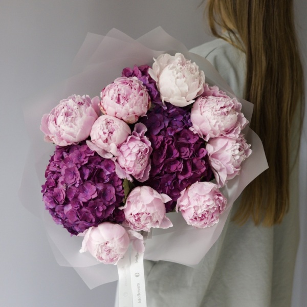 Peony with Hydrangea, bright - Размер M 