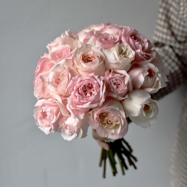 Bridal bouquet of mixed color Garden Roses -  Размер M 