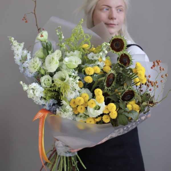 Summer signature bouquet Summer signature bouquet - Размер M