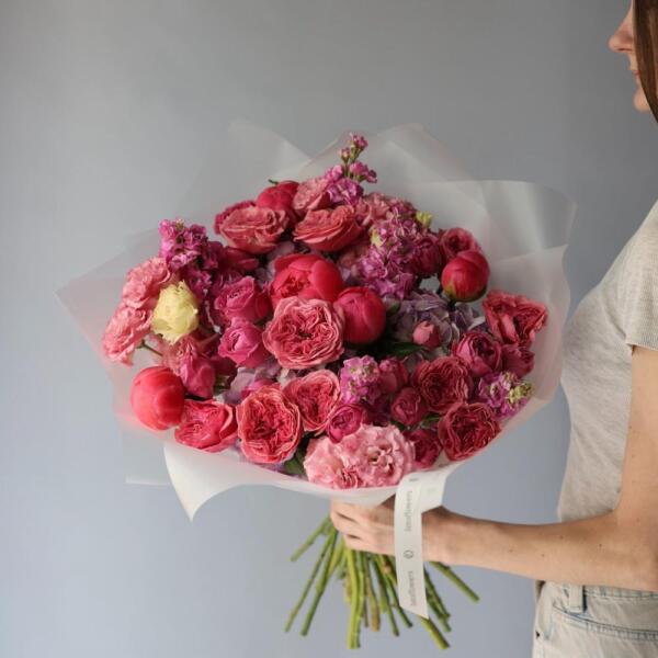 Signature round bouquet "Berry Lukoshko" - Размер L