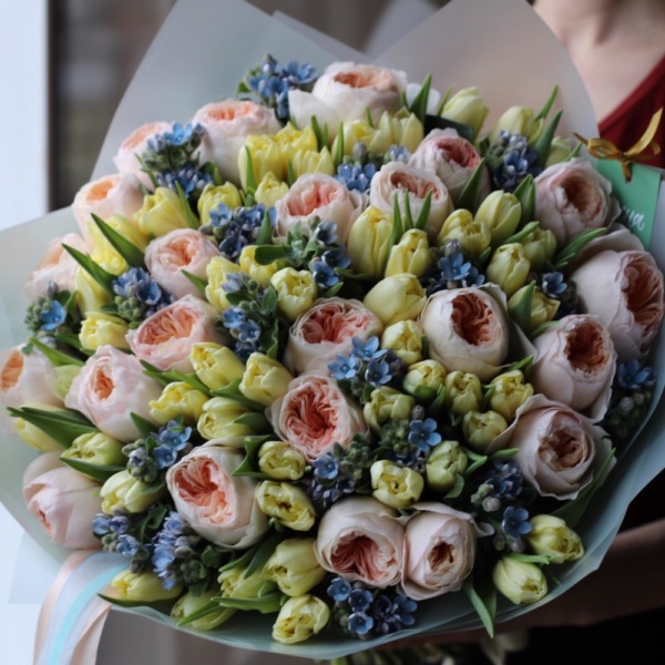 Tulips with Oxypetalum and Garden Roses - Размер M