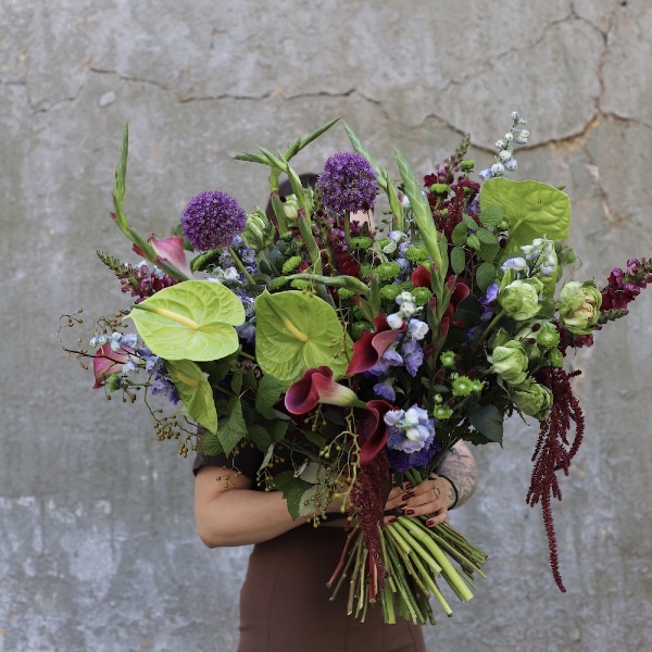 Burgundy green signature bouquet for a man - Размер L 