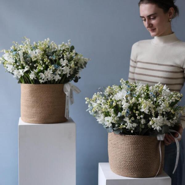 Lily of the Valley and spring flowers in a basket - Размер L