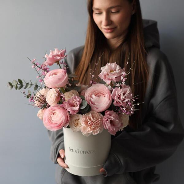 Surprise on a florisit taste in a hat box, light - Размер S