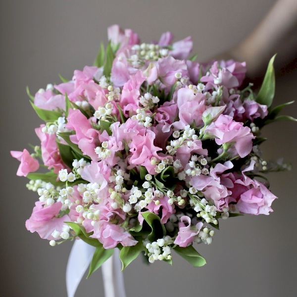 Bridal bouquet of Lilies of the Valley and Sweet Pea - Размер M