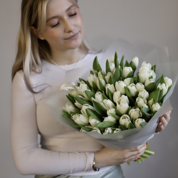 White Tulips -  49 тюльпанов