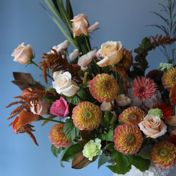 Designer bouquet in an orange hat box - Размер 2XL