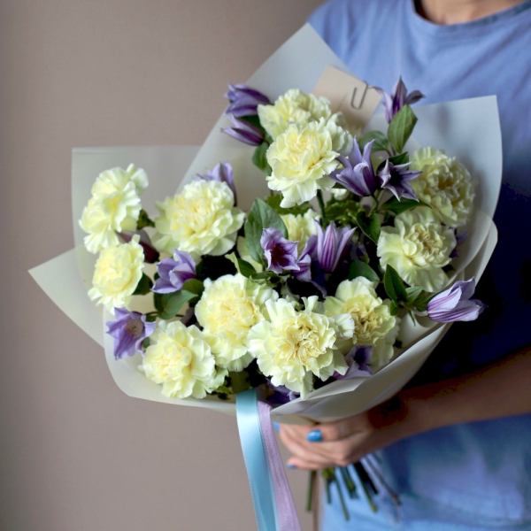 Carnations with Clematis - Размер S