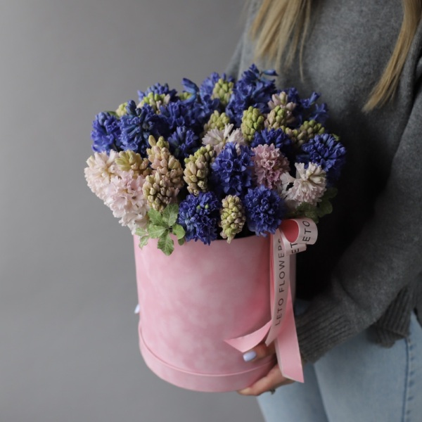Hyacinths in a hat box - Размер L
