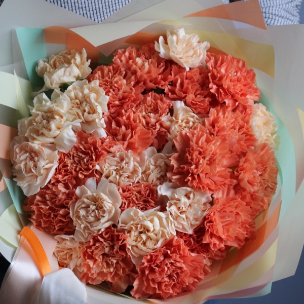 Orange Carnations - 29 гвоздик