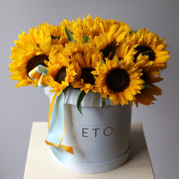 Sunflowers in a hat box - Размер L