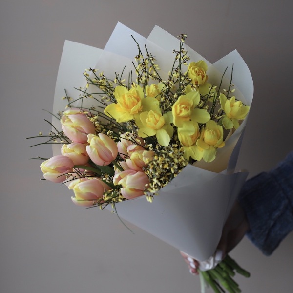 Tulips with Daffodils and Genista - Размер S