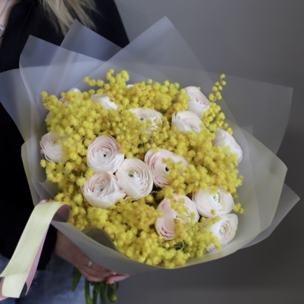 Mimosa with Ranunculus - Размер M