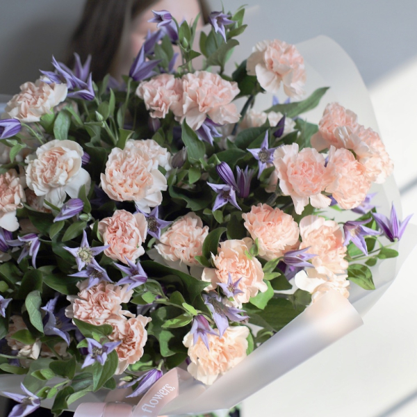 Carnations with Clematis -  Размер L 