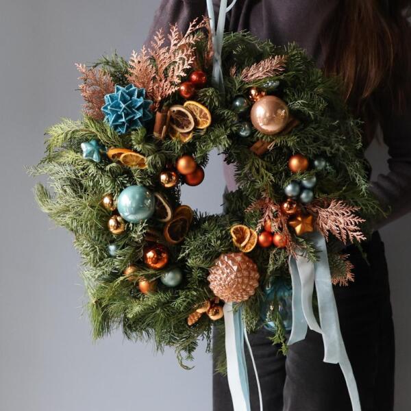 Christmas wreath 'Blue orange' - 45-50 см