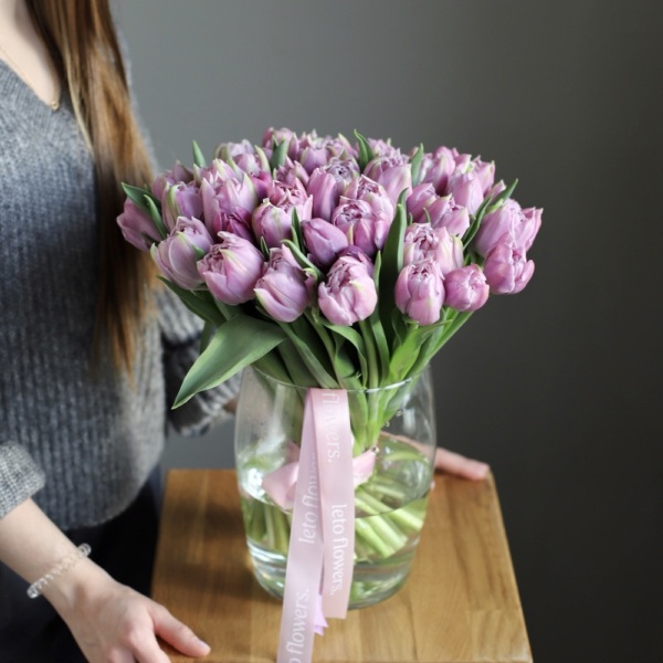 Tulips in a vase -  49 тюльпанов 