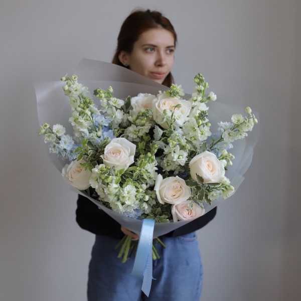 Sky-blue signature bouquet - Размер M