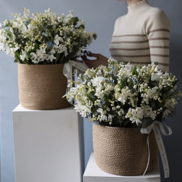 Lily of the Valley and spring flowers in a basket - Размер L