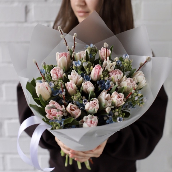 Tulips with Willow and Oxypetalum - Размер M 