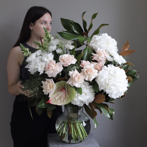 White bouquet in a vase - Размер L