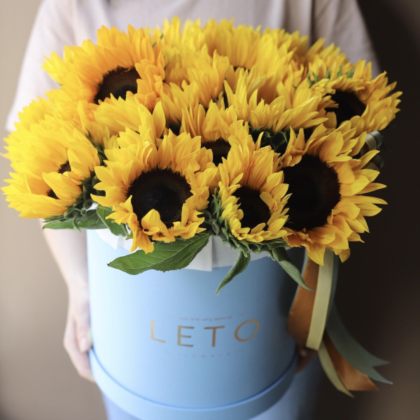 Sunflowers in a hat box - Размер L